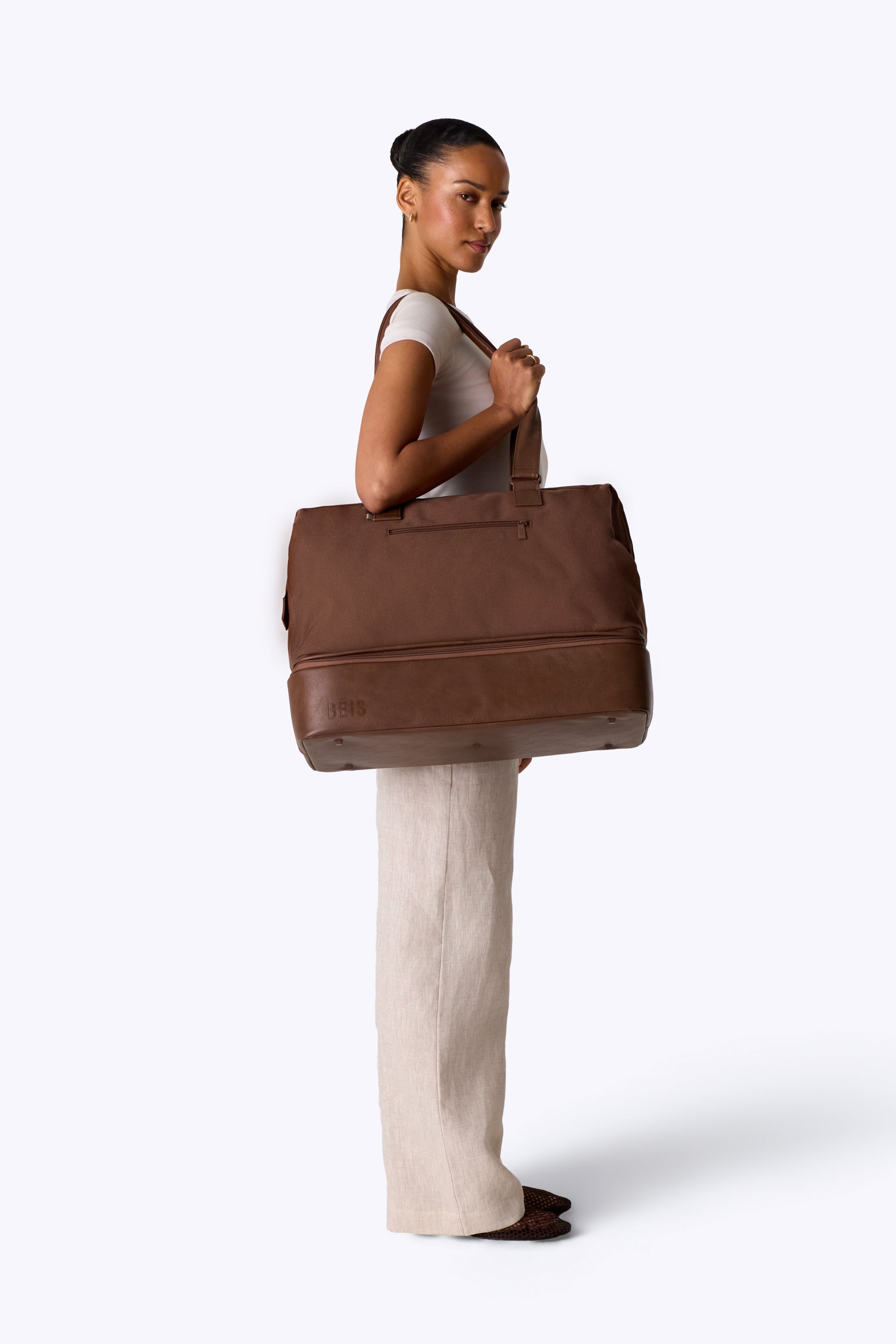 Alternative view of The Weekender in Maple