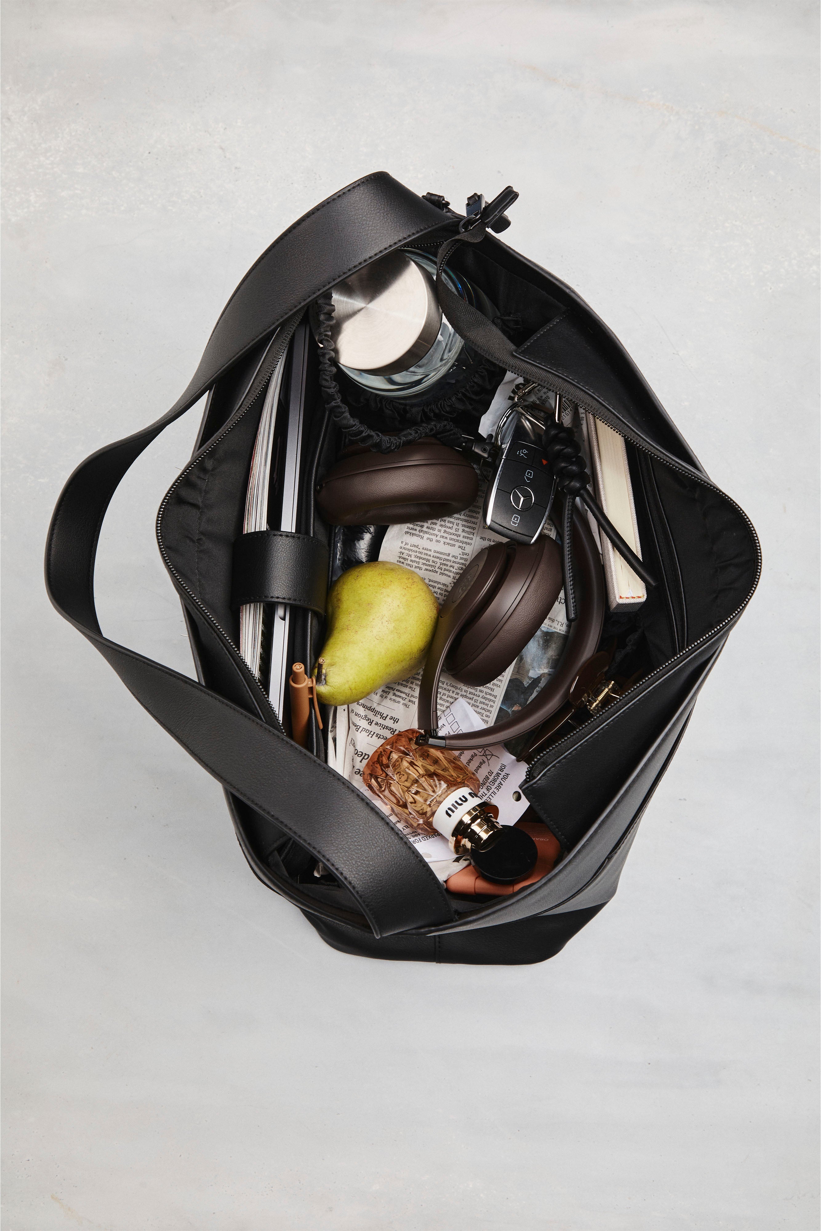 Alternative view of The Diaper Tote in Black