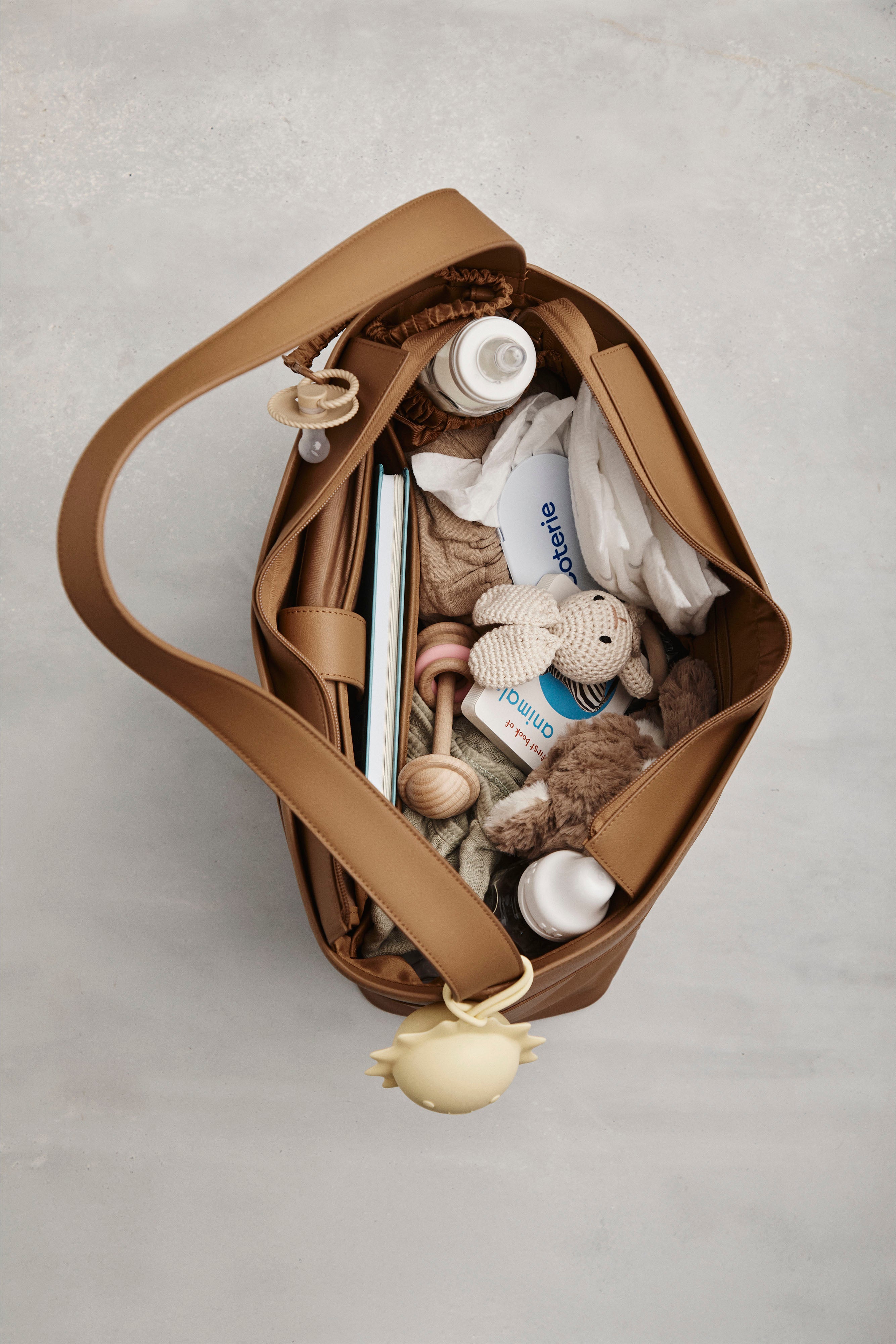 Alternative view of The Diaper Tote in Camel