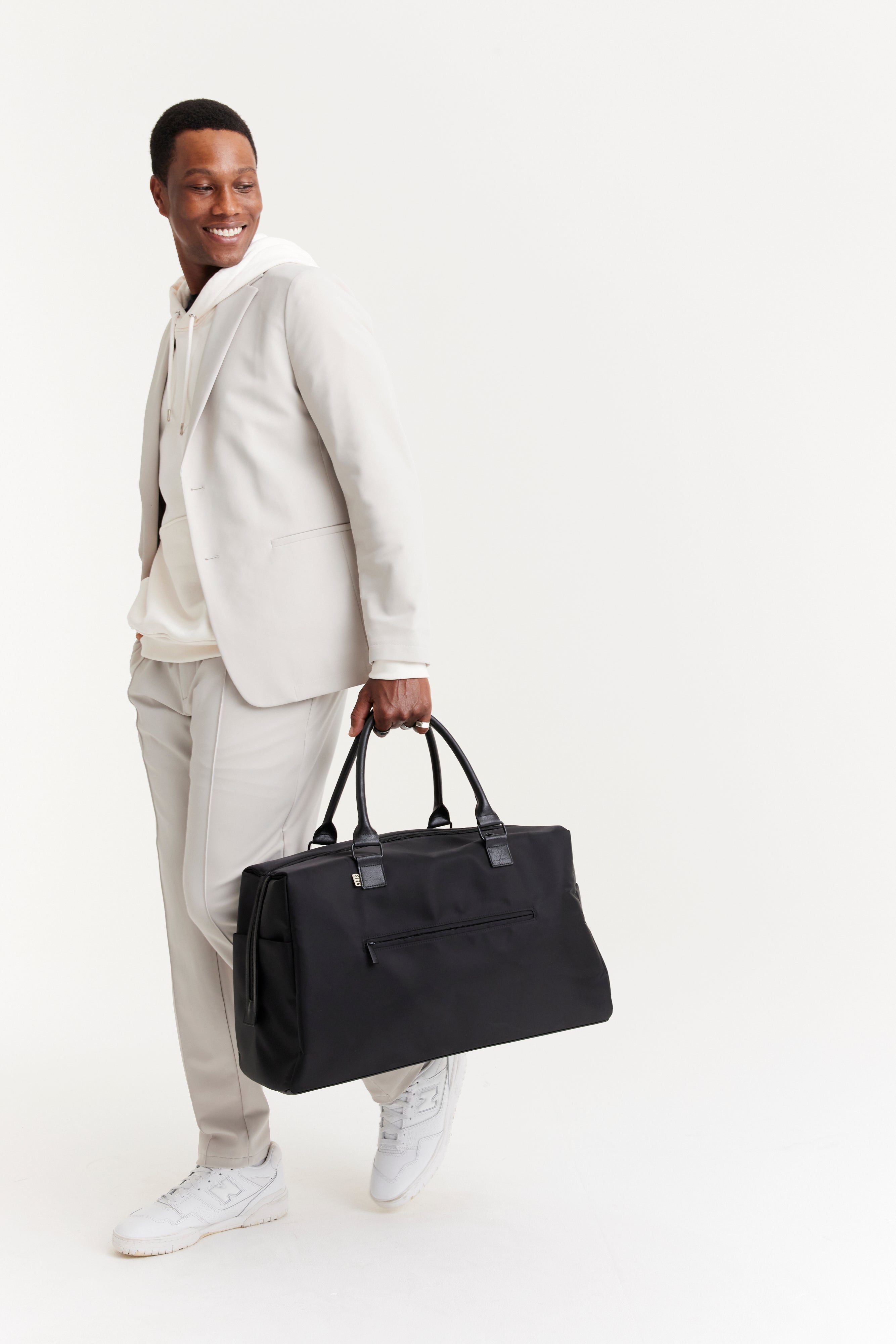 Resale The Commuter Duffle in Black - Image 16