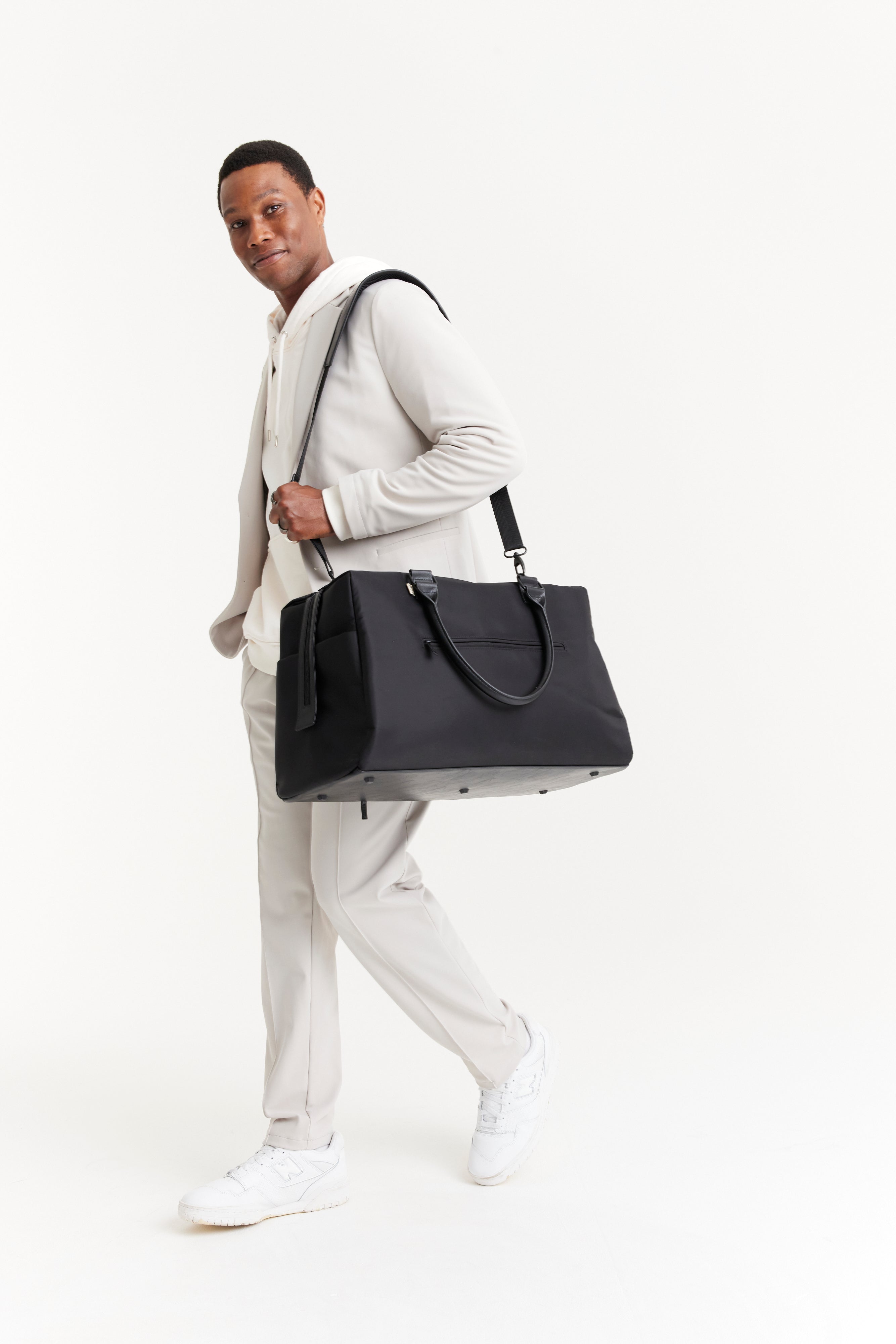 Resale The Commuter Duffle in Black - Image 5