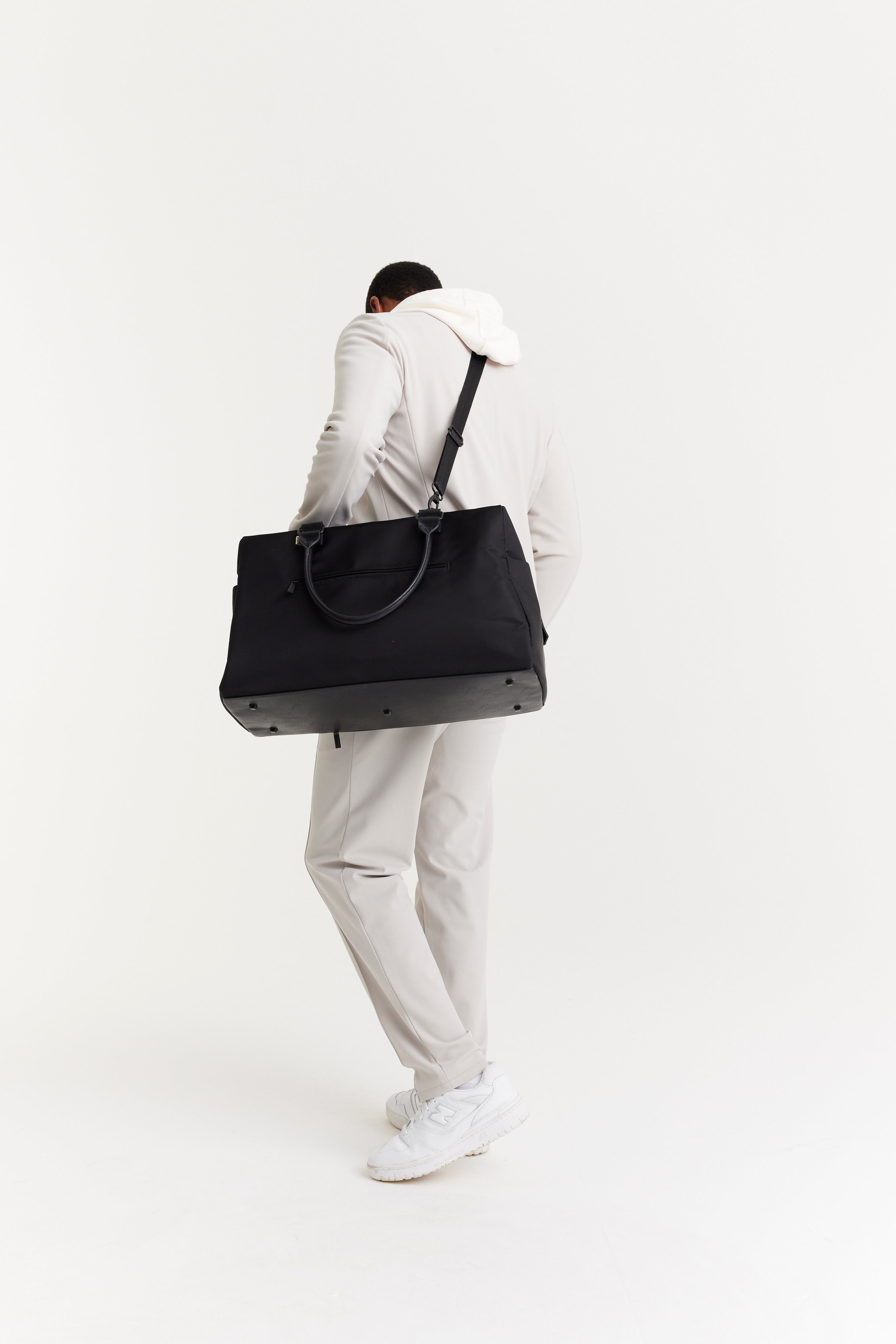 Resale The Commuter Duffle in Black - Image 17