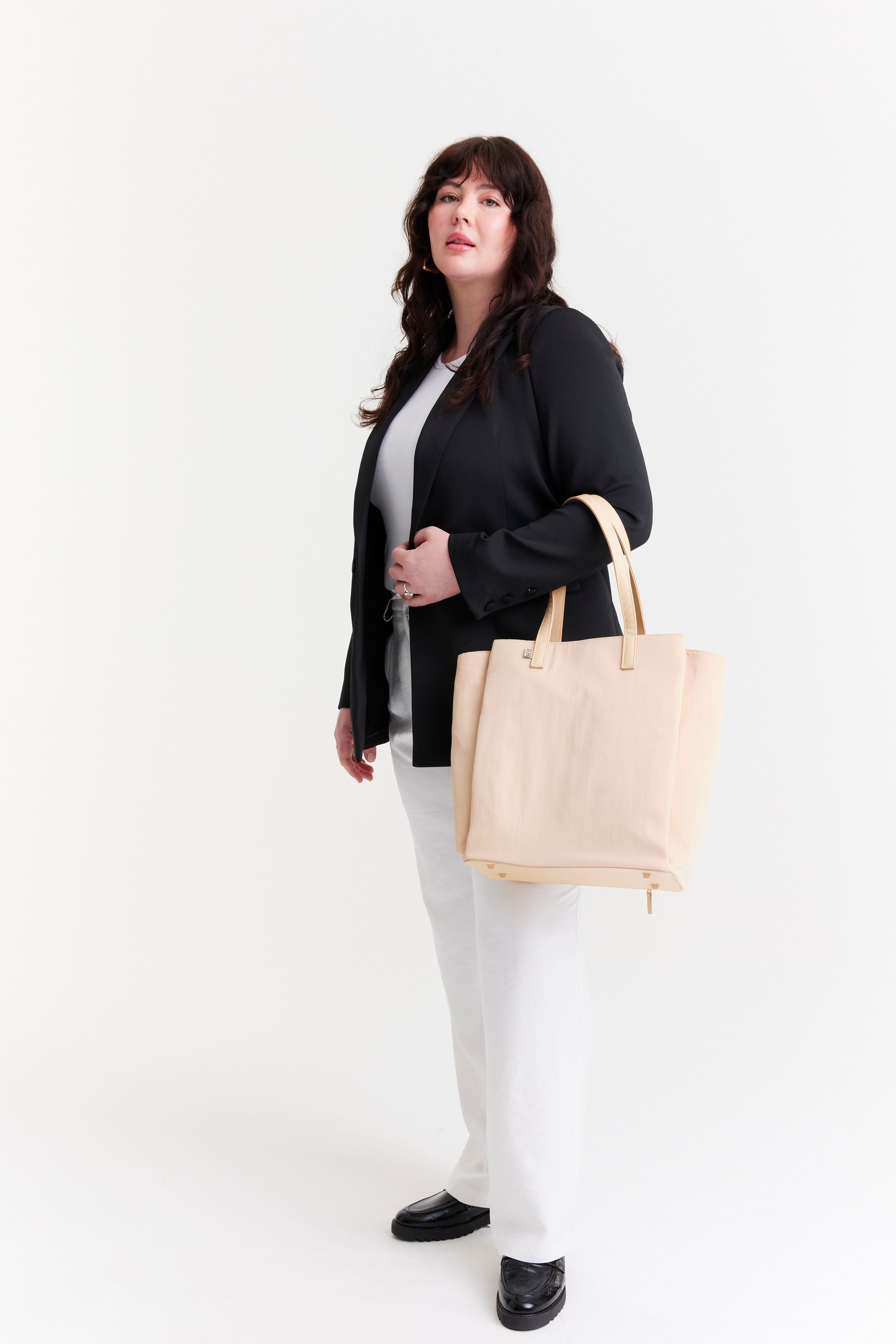Resale The Commuter Tote in Beige - Image 15