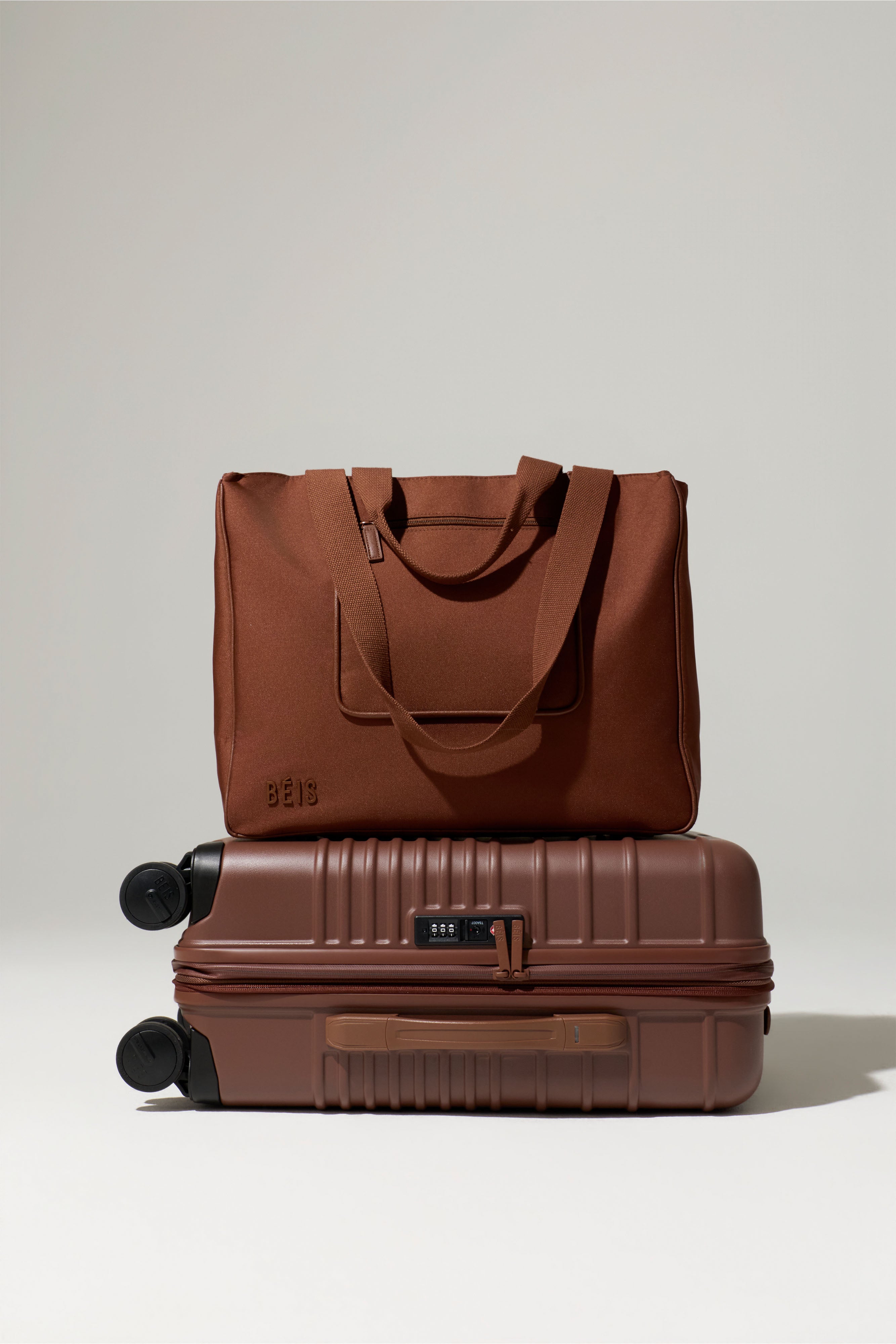 Alternative view of The Tote Set