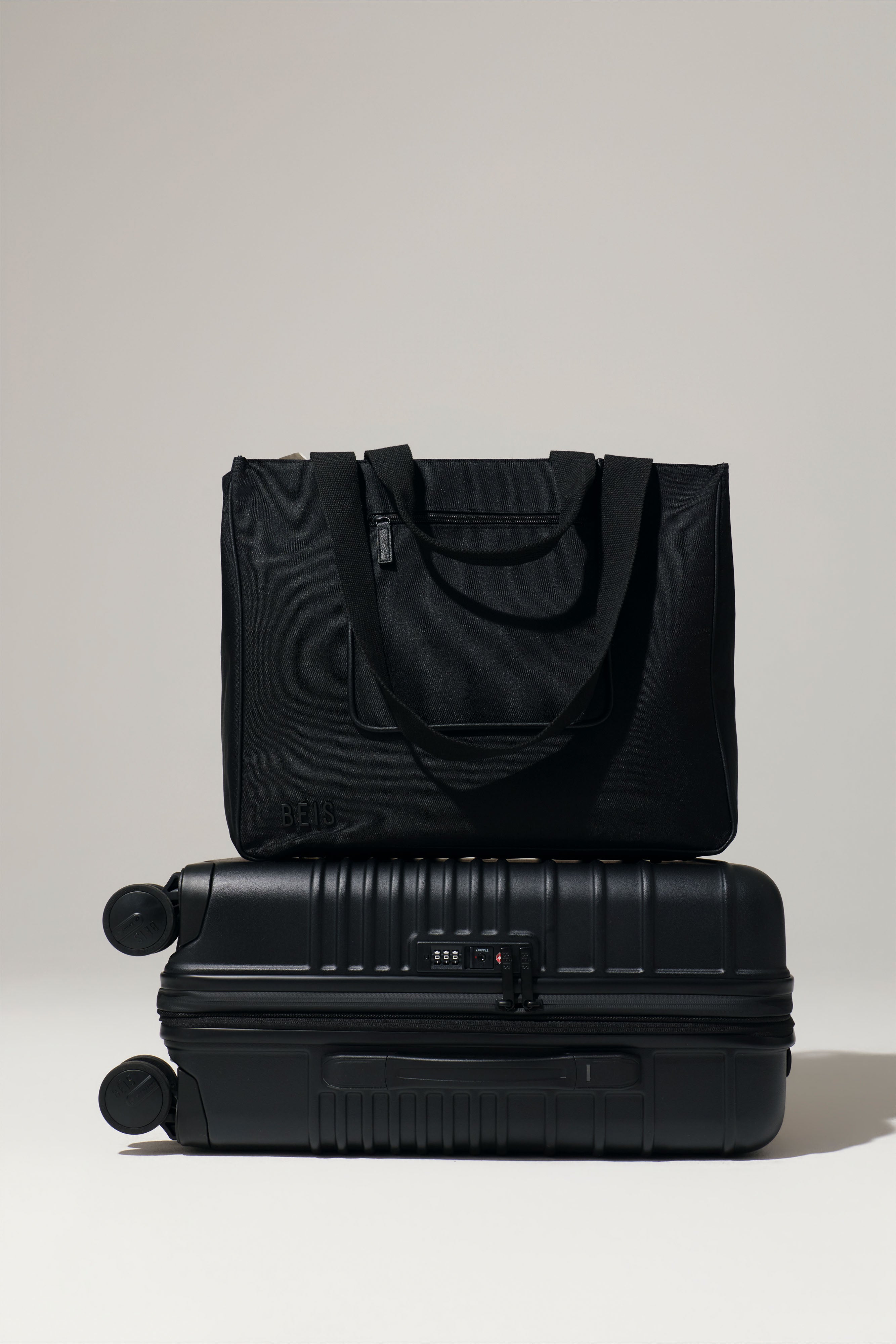 Alternative view of The Tote Set