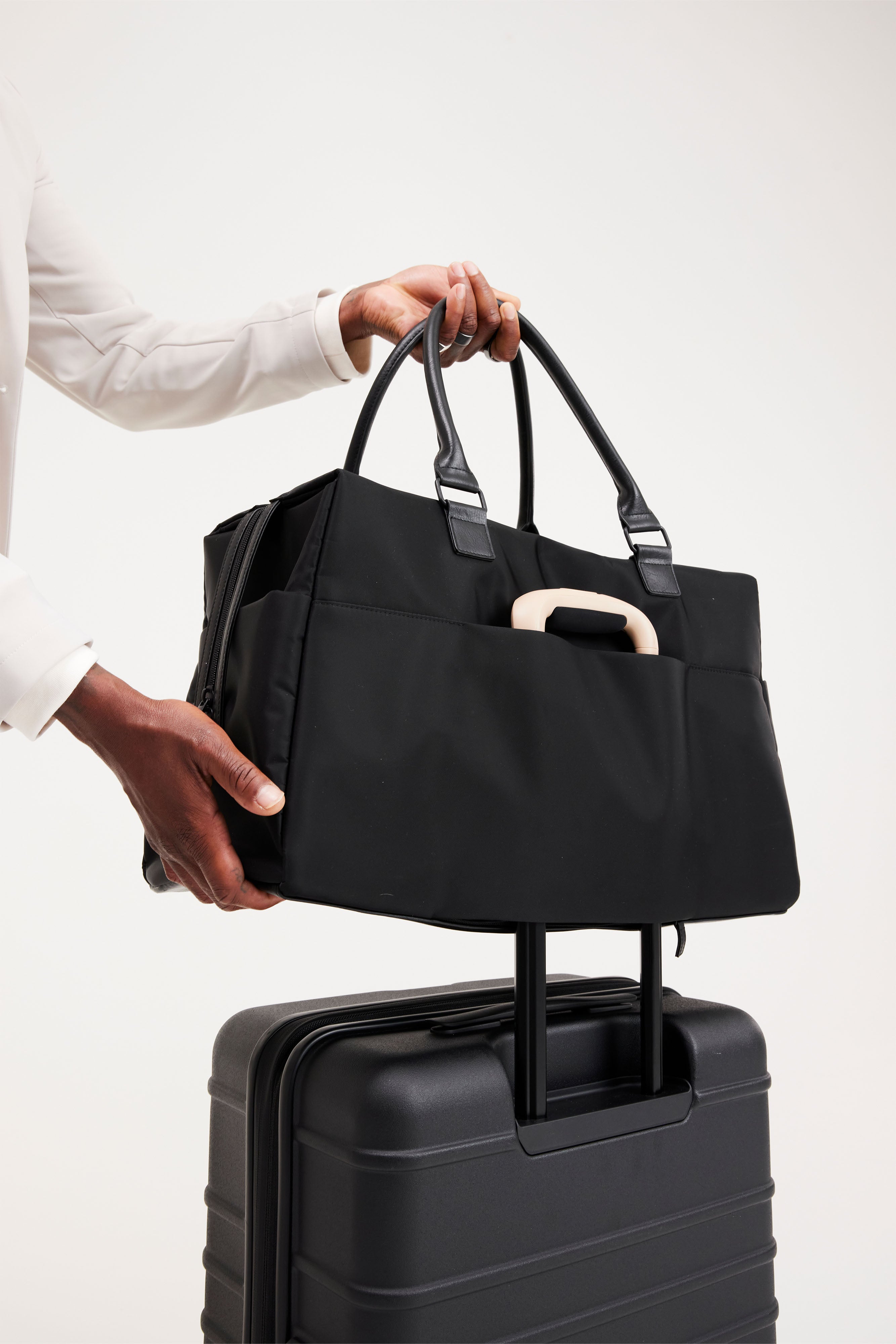 Resale The Commuter Duffle in Black - Image 10