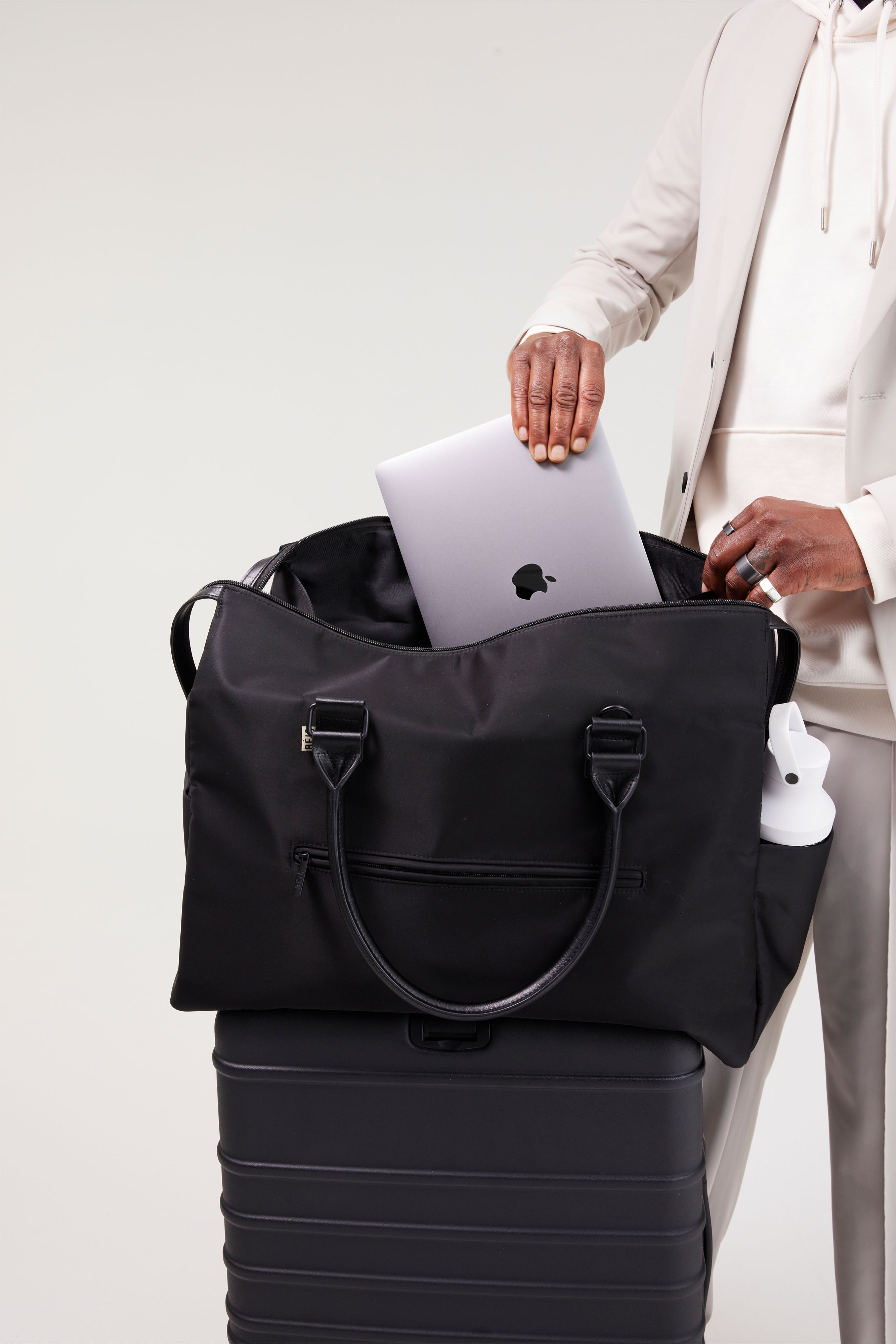 Resale The Commuter Duffle in Black - Image 6