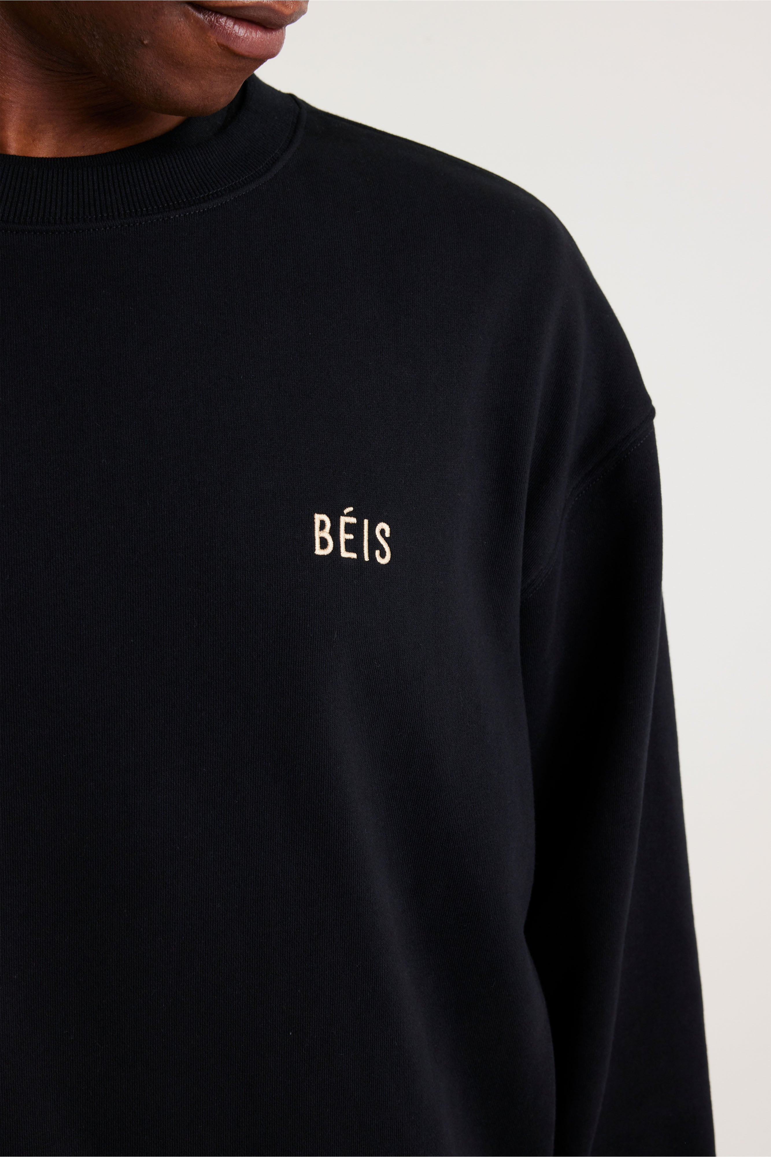 The Sweatshirt in Black - Image 6