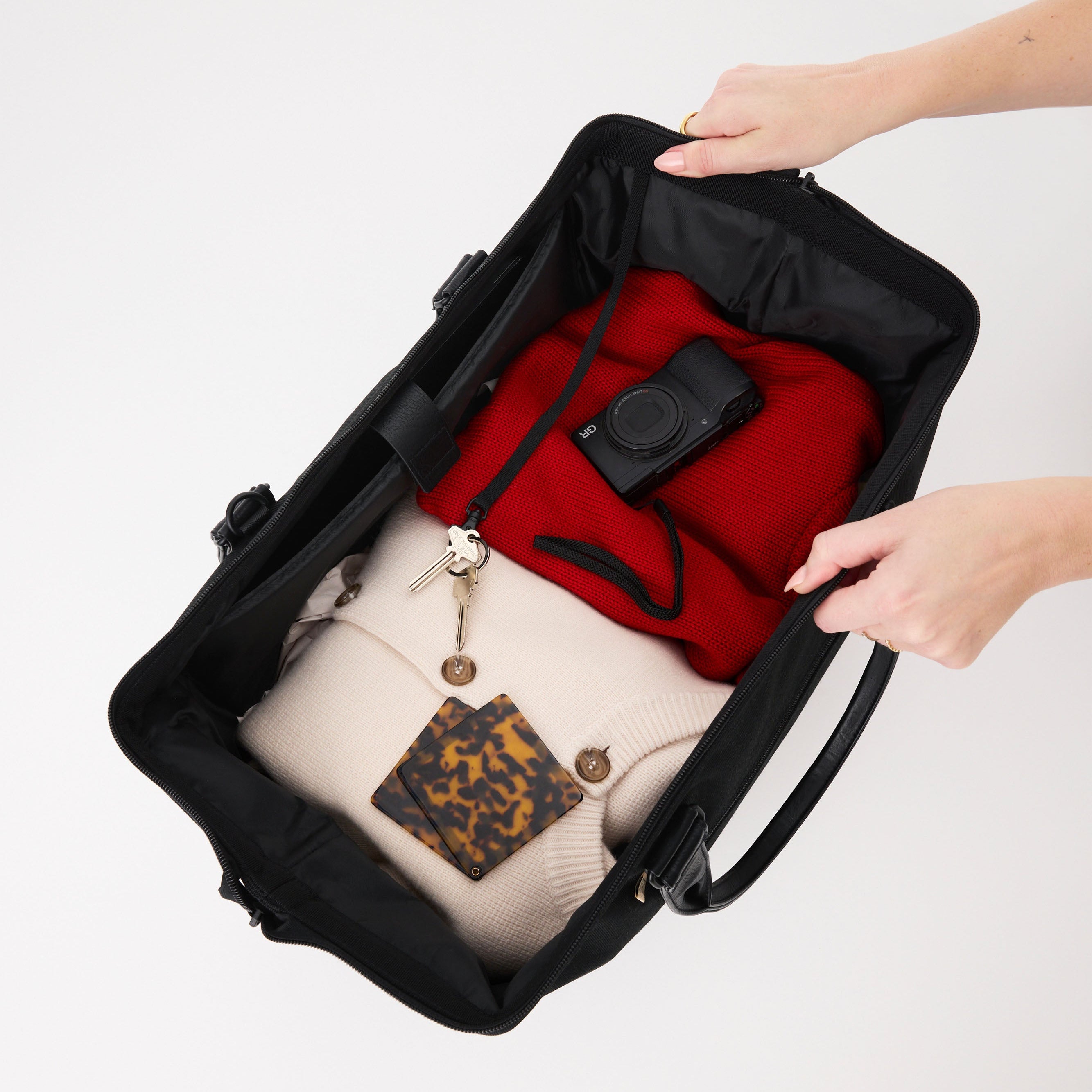 Alternative view of The Weekender in Black